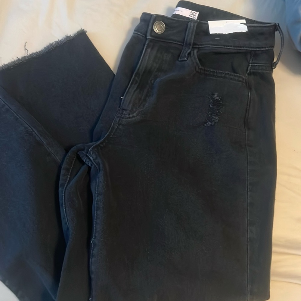 So high rise mom Jean in black tag on never worn